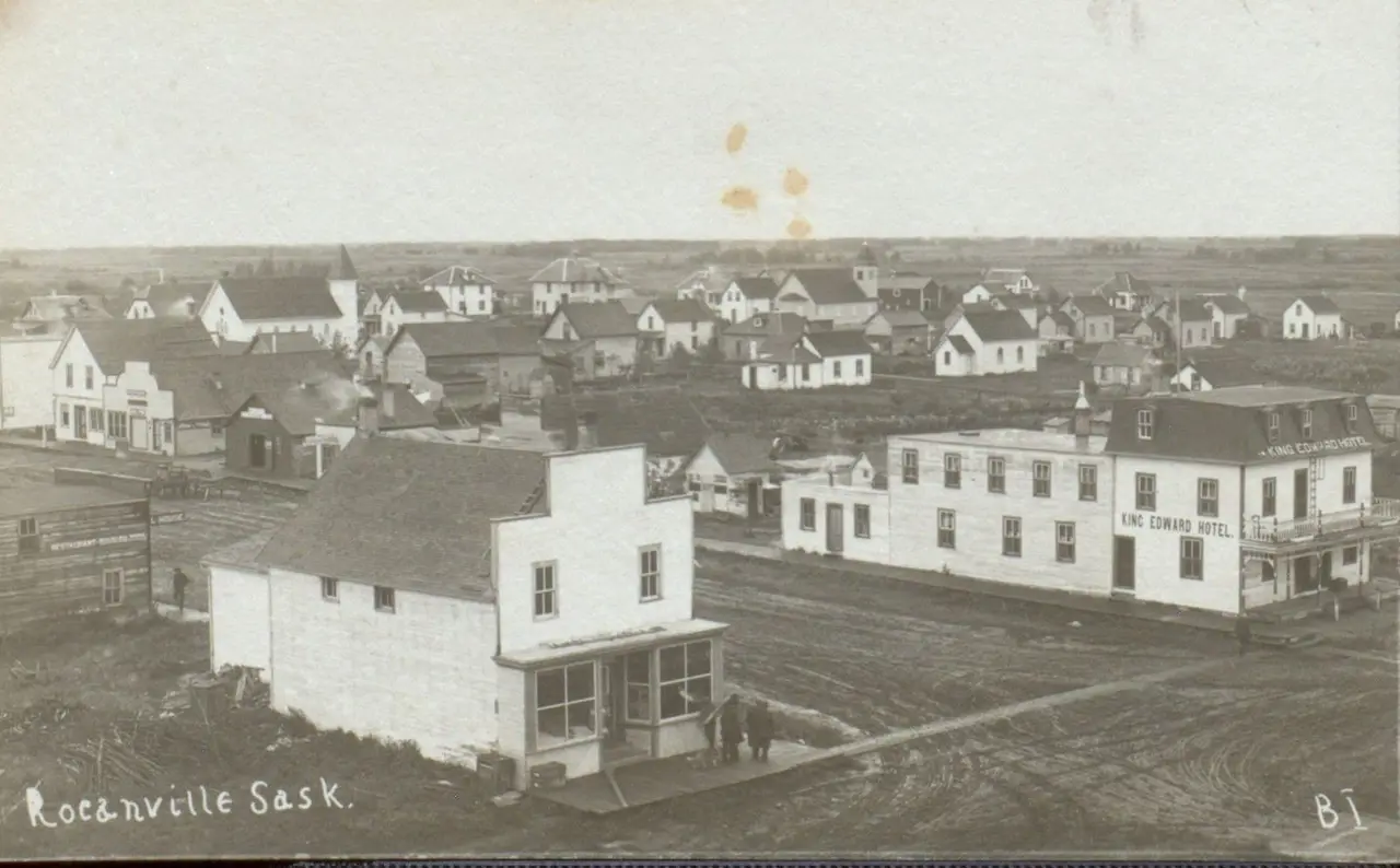Aerial view of Rocanville with the King Edward Hotel, about 1910